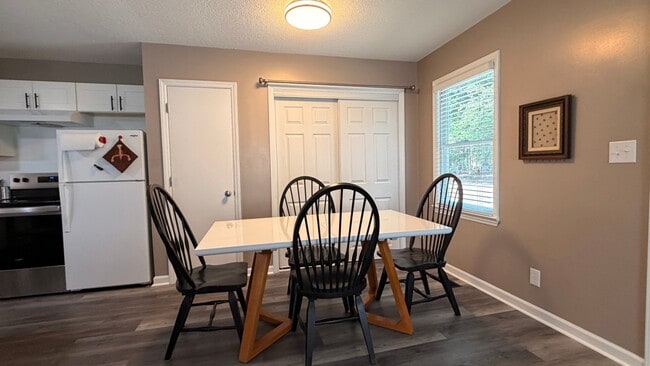 Foto del edificio - 1505 Ridge Ln