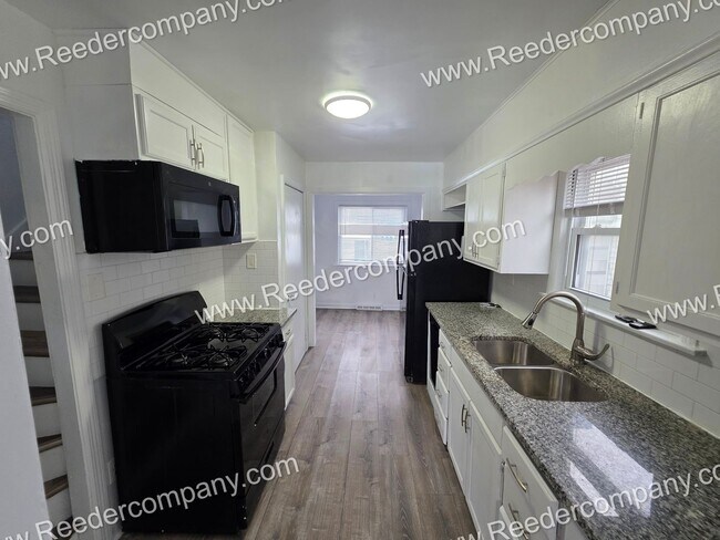 Foto del edificio - Spacious 4 bedroom 1 bathroom house