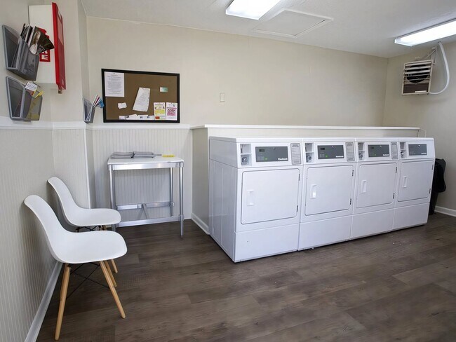 Instalaciones de lavandería - Countryside Villa Apartments