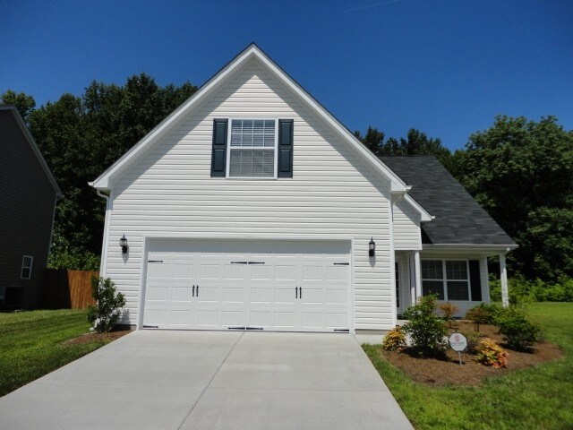 Primary Photo - 5000 Peppercorn Lane