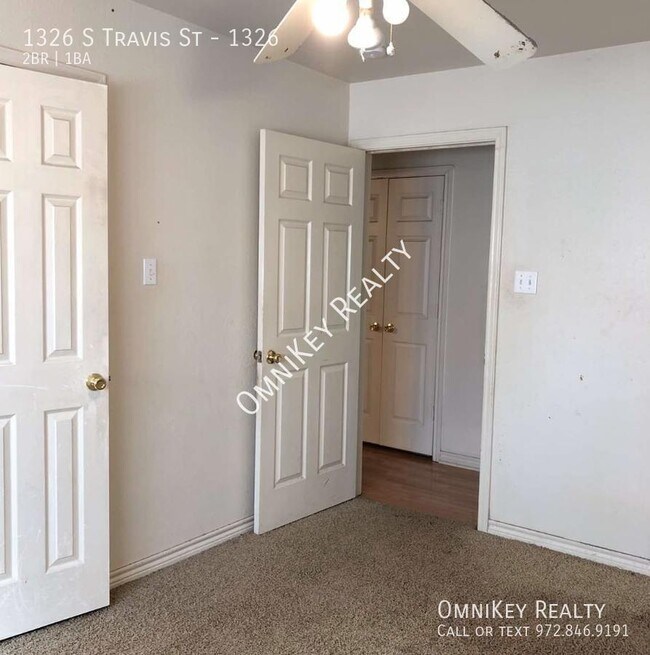 Building Photo - 1326 S Travis St