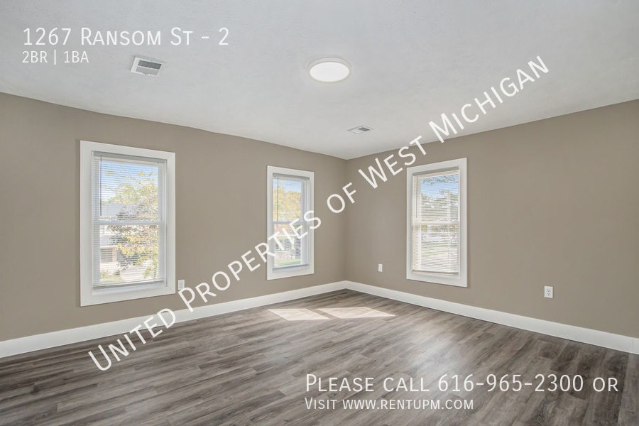 Building Photo - Available Now | Upper 2 Bedroom 1 Bathroom...