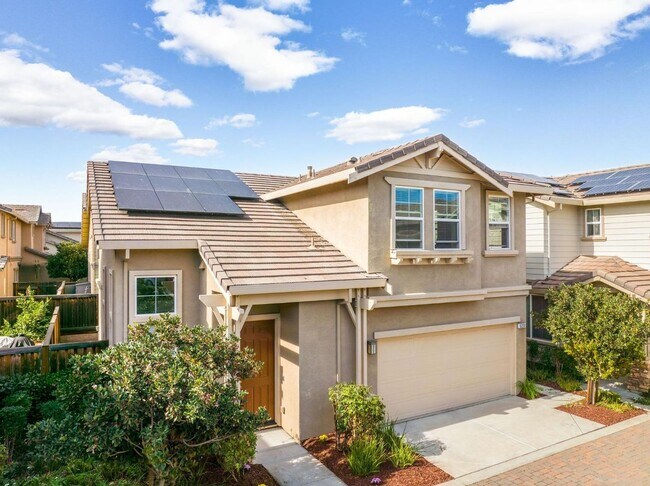 Building Photo - Brentwood-Garin Ranch 3 bedrooms, 2.5 bath...