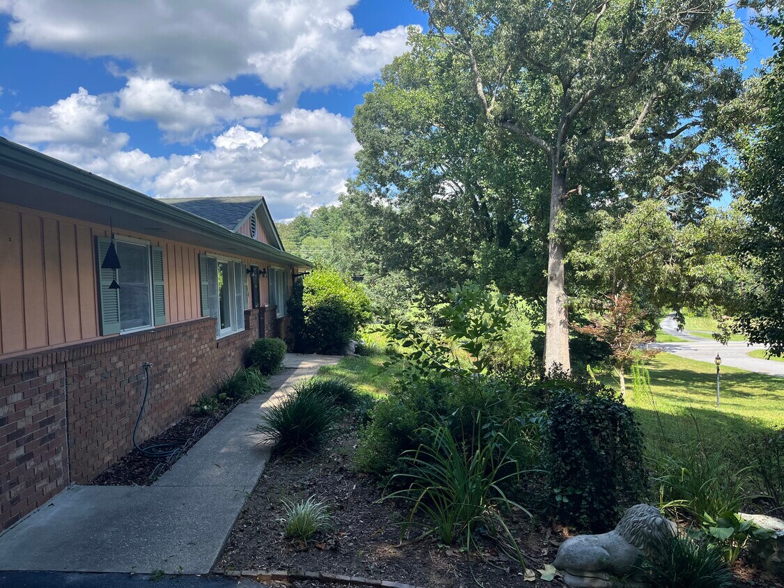 34 Belinda Dr, Hendersonville, NC 28792 House Rental in