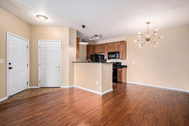 Building Photo - Two Bedroom Condo with Private Garage