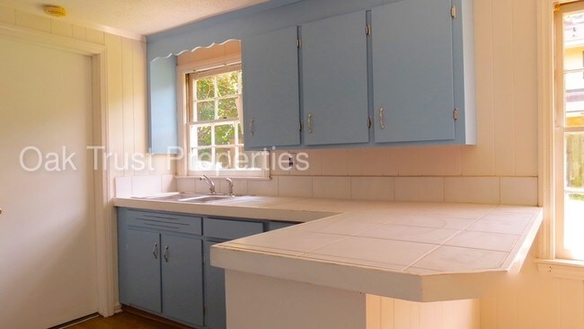 Building Photo - Green Acres, James Island