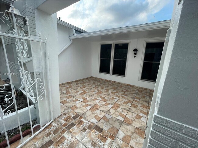 Foto del edificio - 7725 Grandview Blvd