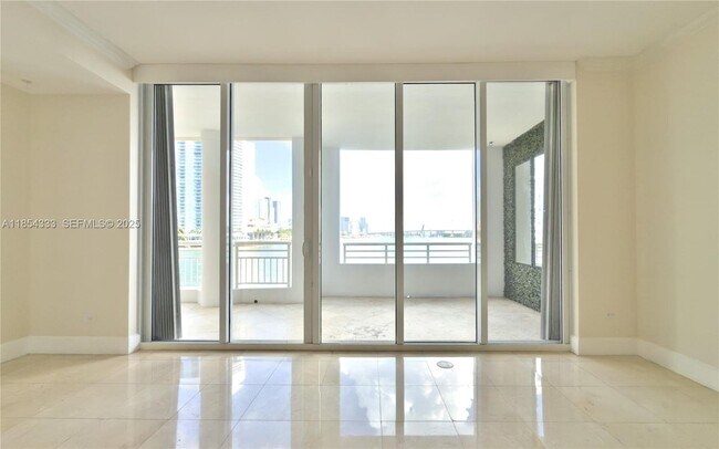 Foto del edificio - 848 Brickell Key Dr
