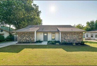 Building Photo - 3144 Sycamore View Rd