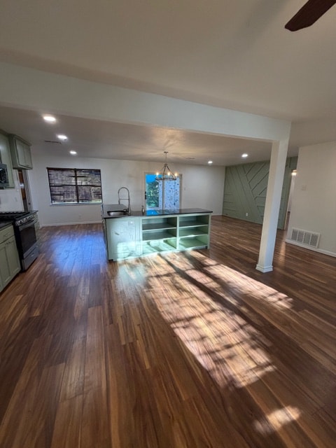 Building Photo - 725 Falcon Dr