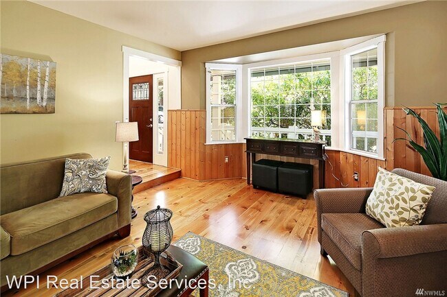 Building Photo - 4 br, 2.5 bath House - 16240 NE 30th St.