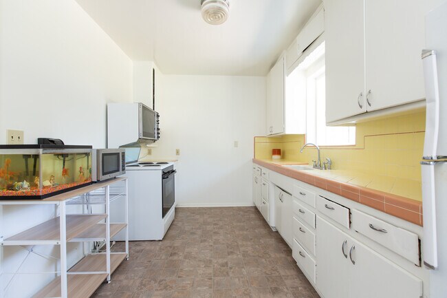 Building Photo - 1302 E Loma Alta Dr