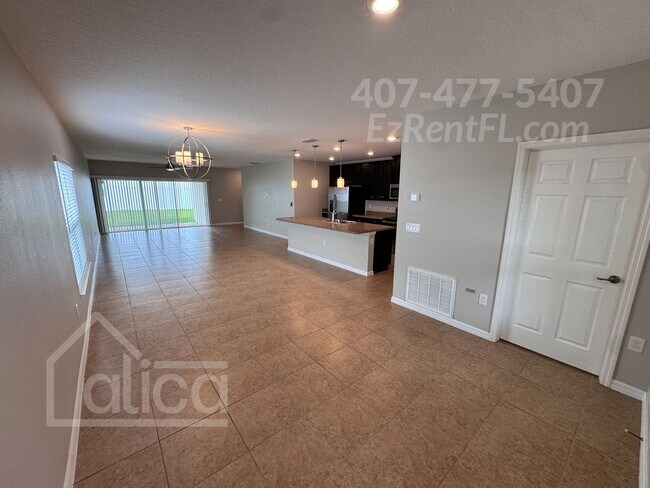 Building Photo - Stylish & Spacious 4-Bedroom Home in Grove...