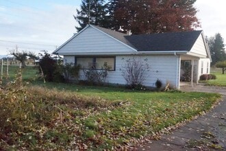 Building Photo - 8885 Line Rd