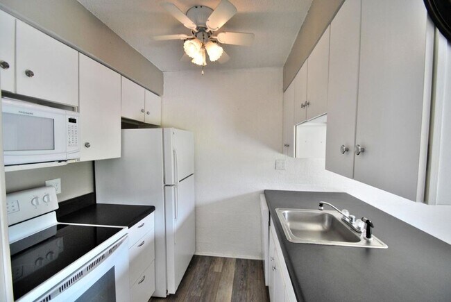 Building Photo - 65 Wilshire Heights Dr