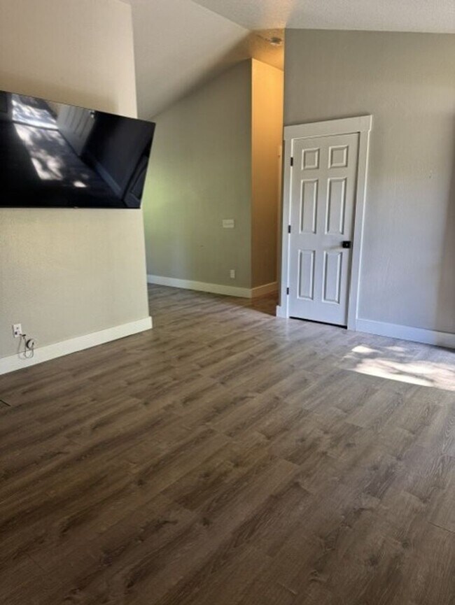Building Photo - Well-Maintained 3-bedroom, 2-bath home with a 2-car garage
