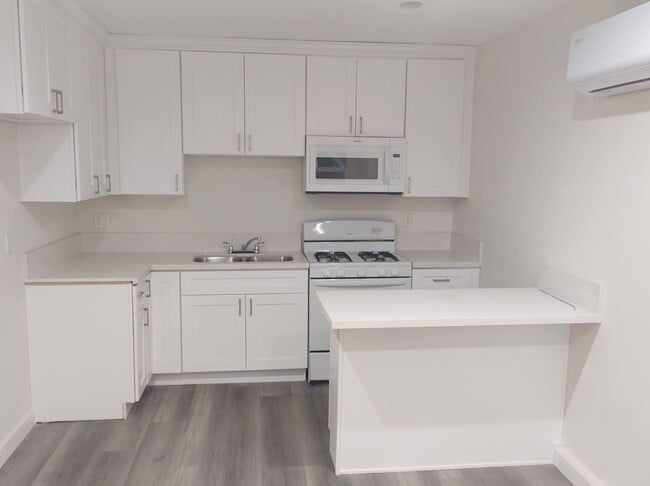 Kitchen - 10636 Louise Ave