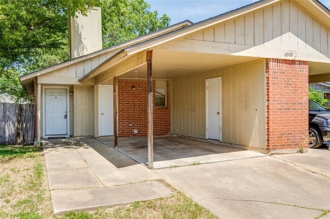 Building Photo - 6900 Branchwood Dr