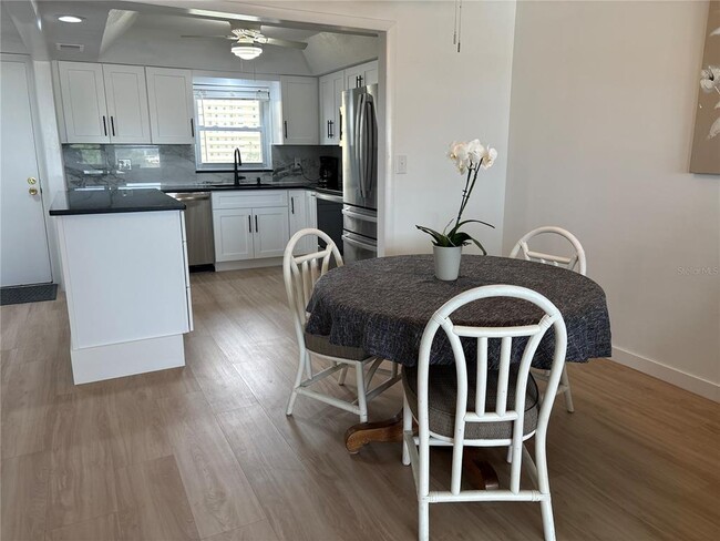 Foto del edificio - 4725 Cove Cir