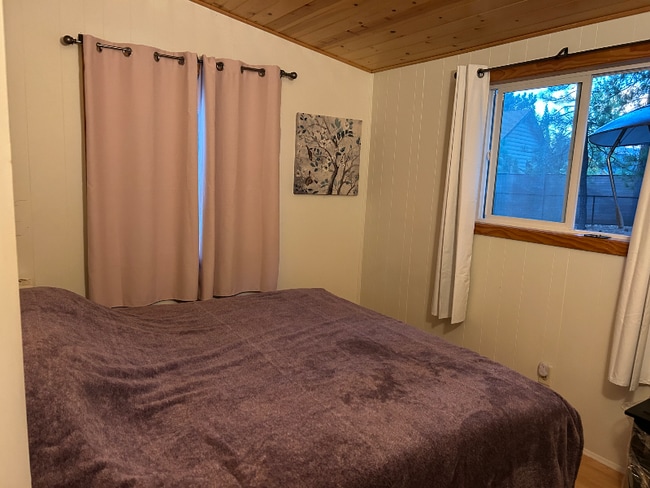 Building Photo - 715 Chipmunk Ln