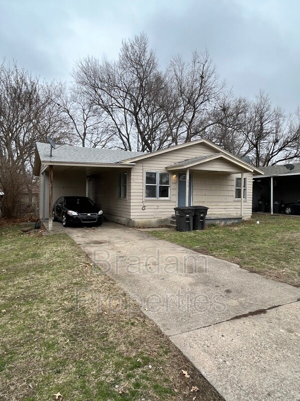 Primary Photo - 632 SE Greystone Ave