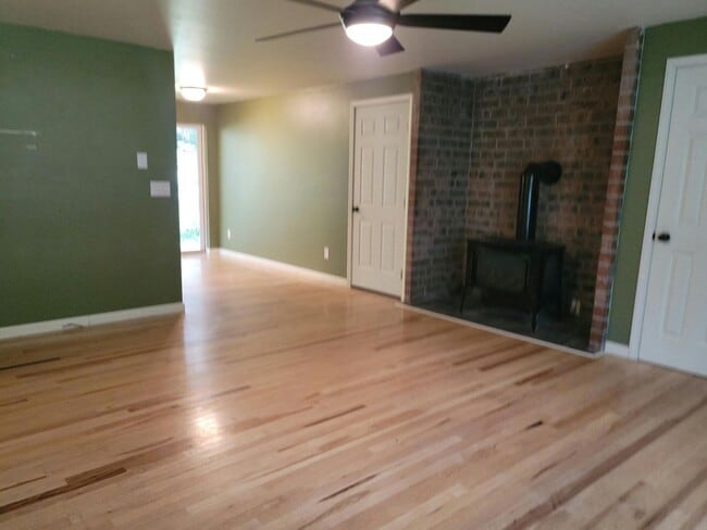 Building Photo - 3 Bedroom Home in Seabeck