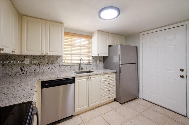 Building Photo - 8650 SW 109th Ave