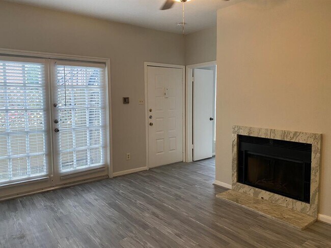 Building Photo - 2121 El Paseo St