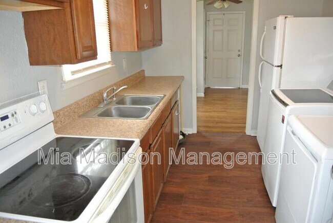 Building Photo - 310 Forrest Ave