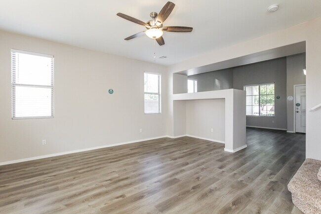 Foto del edificio - 17378 W Holland Ln