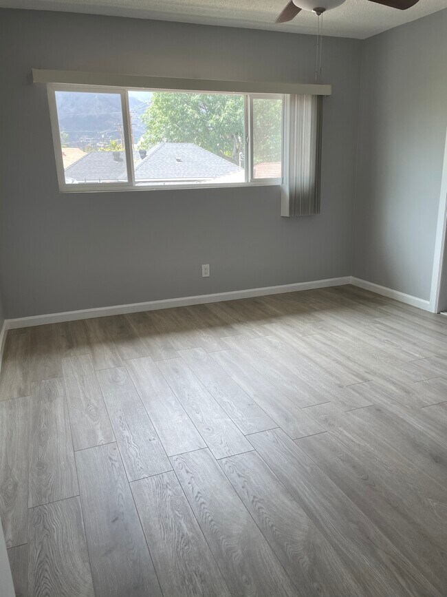 Dormitorio - 709 S Primrose Ave