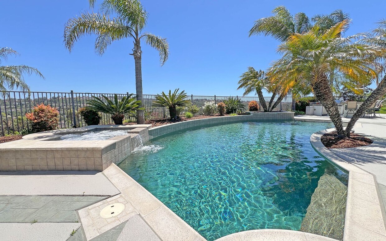 Primary Photo - 4 Bedroom Luxury Home In the Estates at Ra...