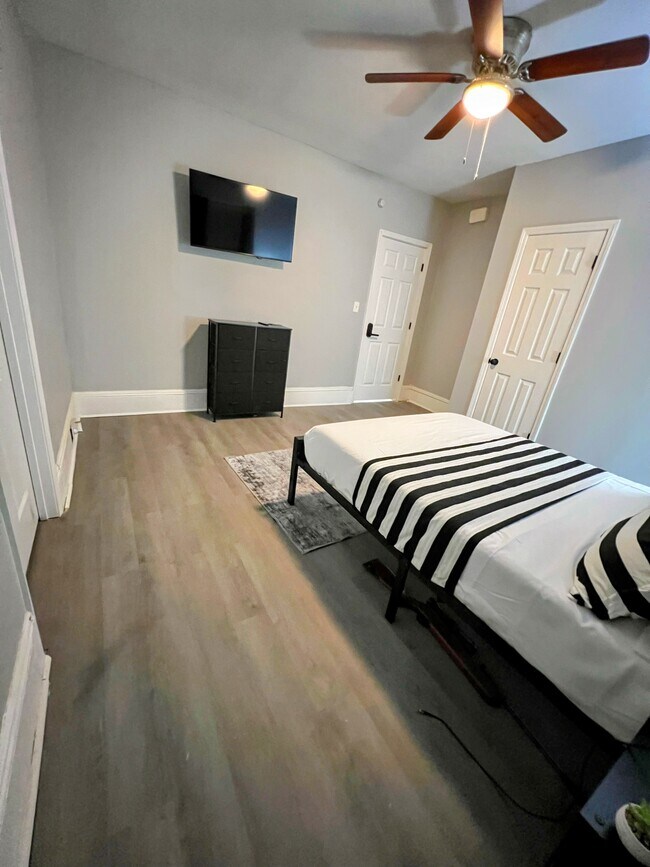 Foto del edificio - 1933 James Ave