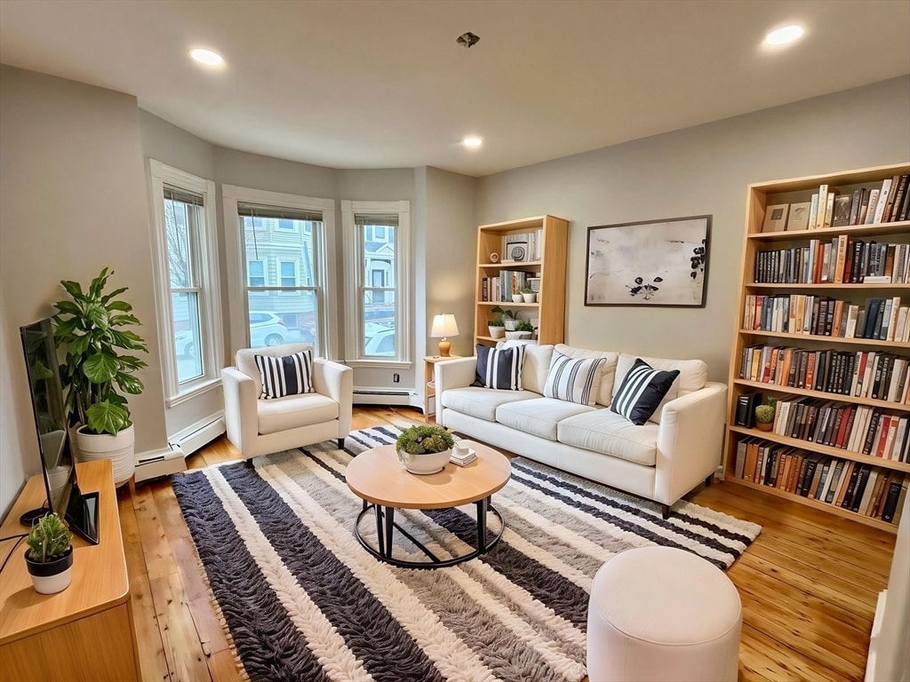 Primary Photo - 148 L St