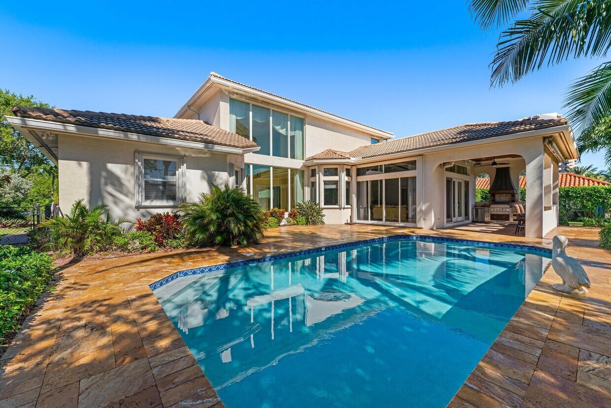 Foto principal - 1231 Pine Point Rd