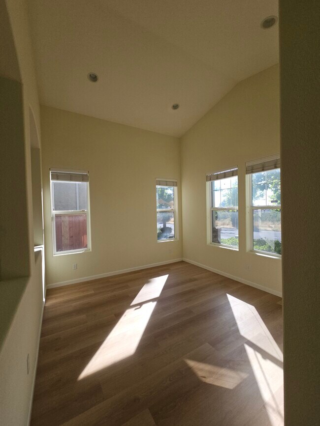 Building Photo - 1660 Wheatley Pl