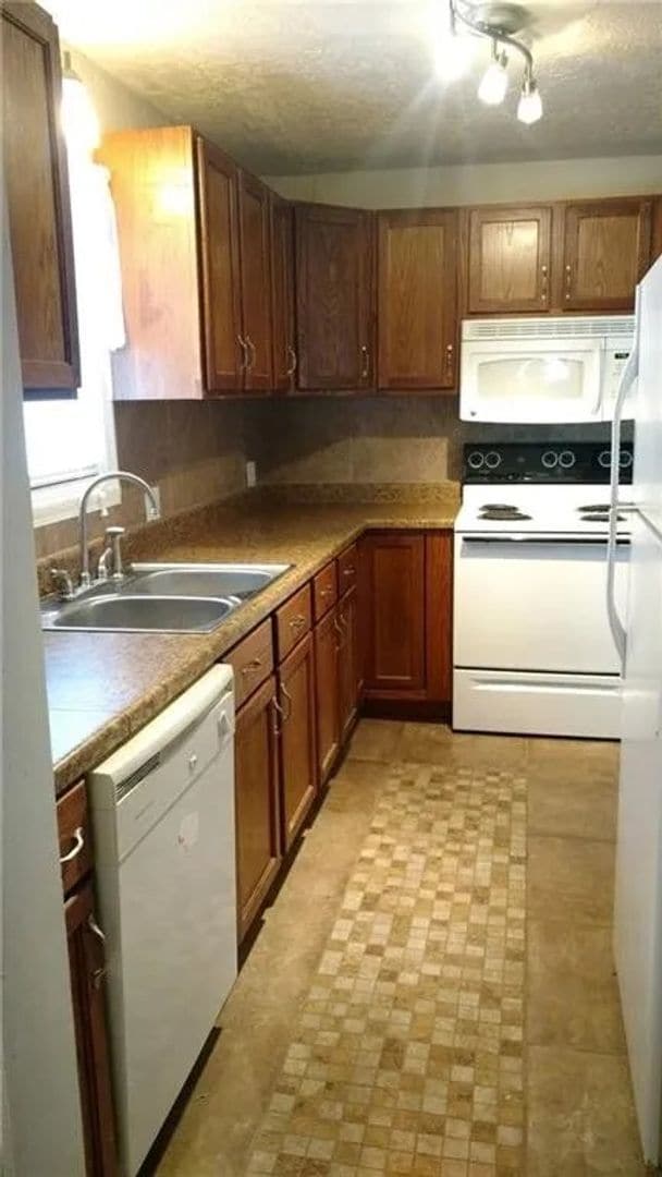 Building Photo - 1705 NW Euclid- AVAILABLE NOW!