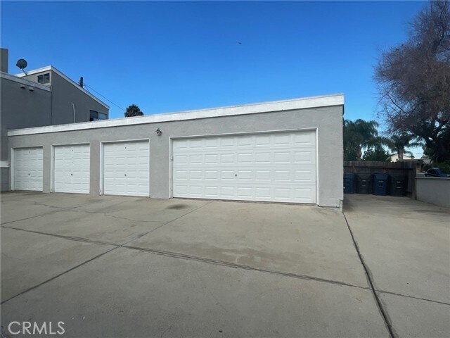 Building Photo - 7892 Newman Ave