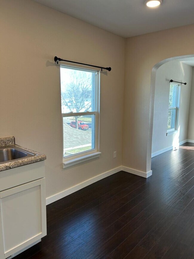 Foto del edificio - 1638 B Ave NE