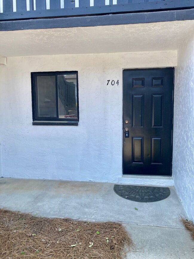 Building Photo - 704 Windsong Cir