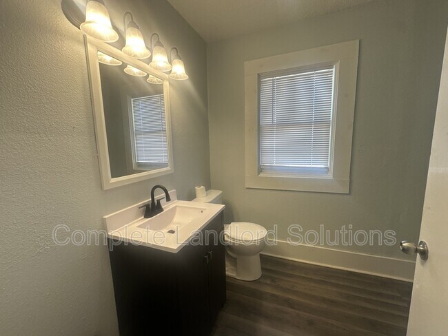 Foto del edificio - 2266-2262 Warren St