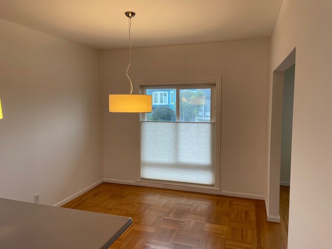 Building Photo - 570 Teresita Blvd