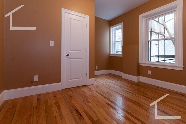 Foto del edificio - 4 bed 2 bath