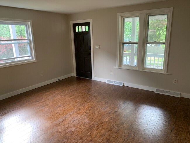 Family Room - 1240 Delaware Ave