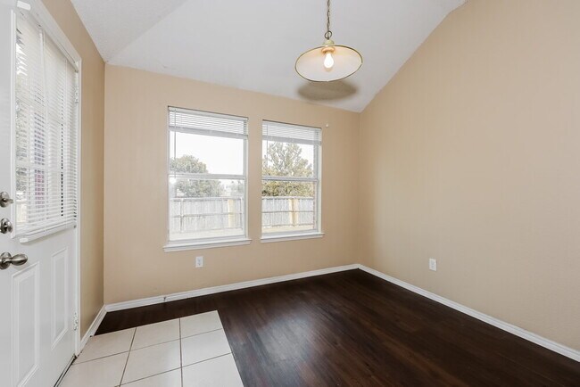 Building Photo - 2021 Wildwood Dr