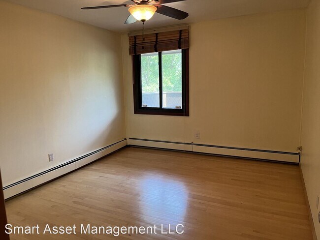 Building Photo - 1 br, 1 bath House - 2025 E Greenwich Ave ...