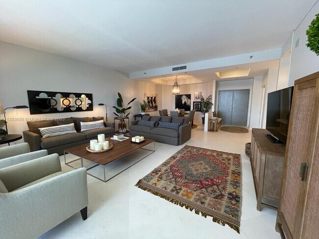 Foto del edificio - 3801 NE 207th St