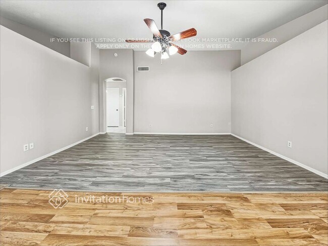 Foto del edificio - 12480 N 83rd Dr