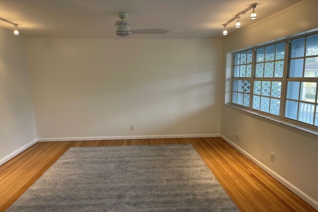 Building Photo - 234 Oleander Ave