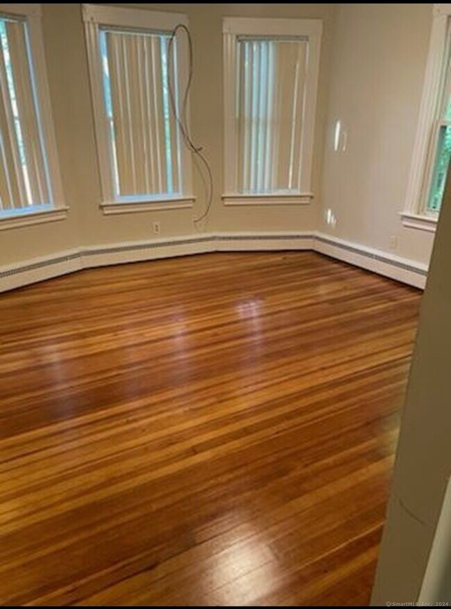 Foto del edificio - 350 Center St